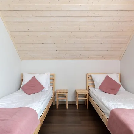 Piekny Koralowy W Lubkowie By Renters Prestige
