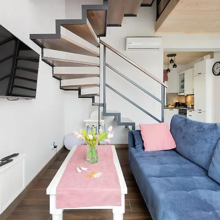Piekny Koralowy W Lubkowie By Renters Prestige * Lubkowo