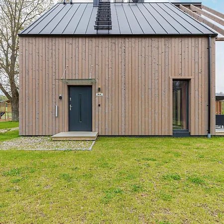 Piekny Koralowy W Lubkowie By Renters Prestige Lubkowo