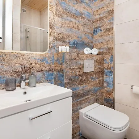 Piekny Koralowy W Lubkowie By Renters Apartment