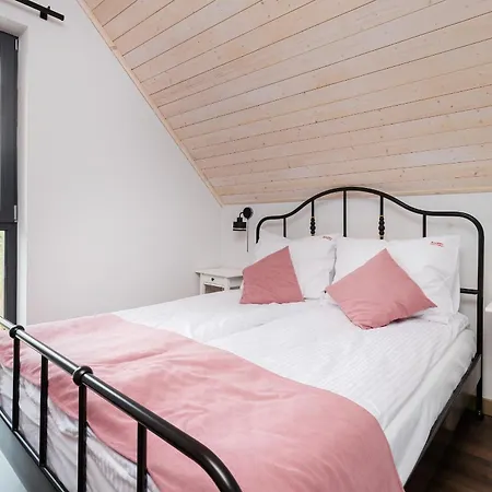 Apartman Piekny Koralowy W Lubkowie By Renters Prestige *